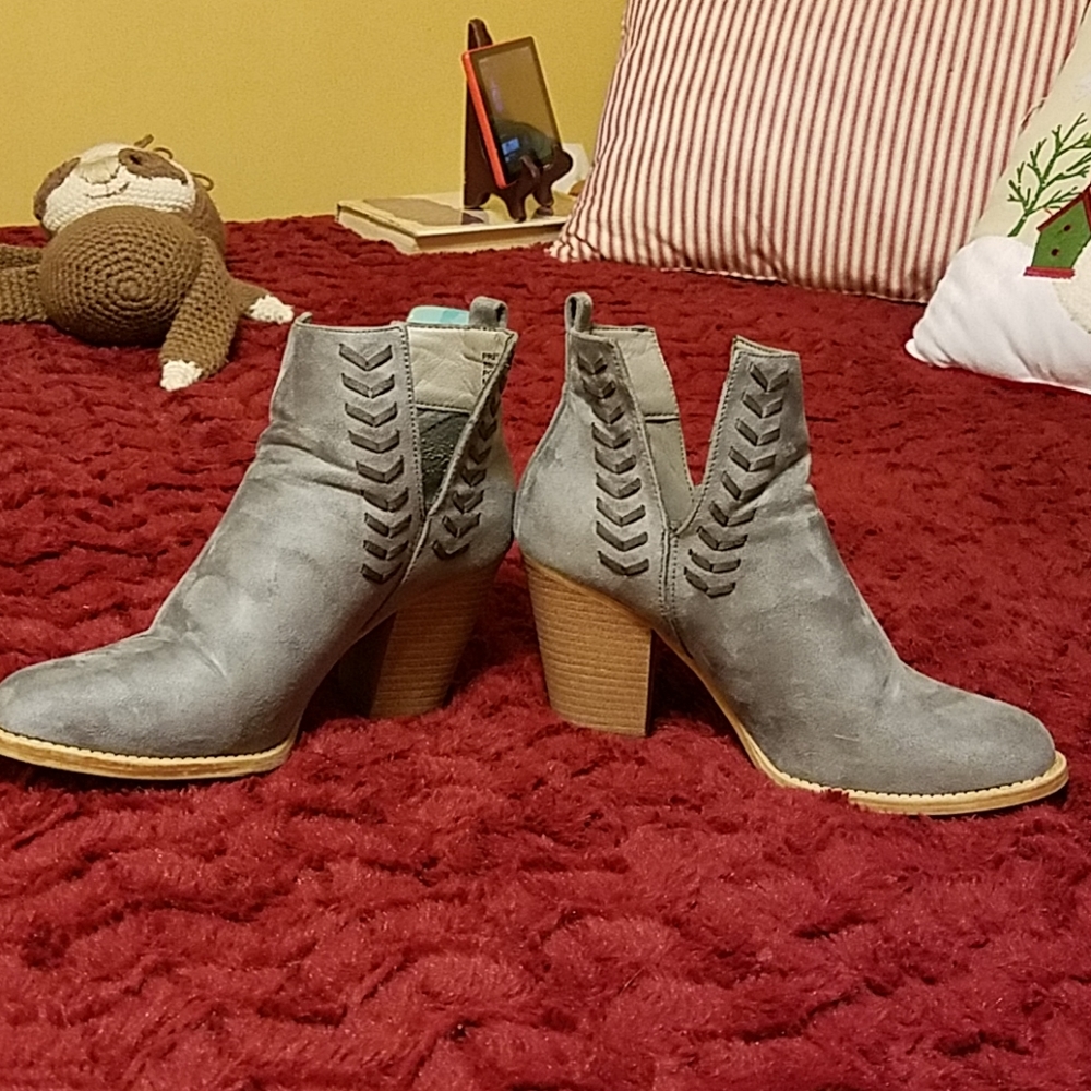 Dominique Nicole Gray Boots